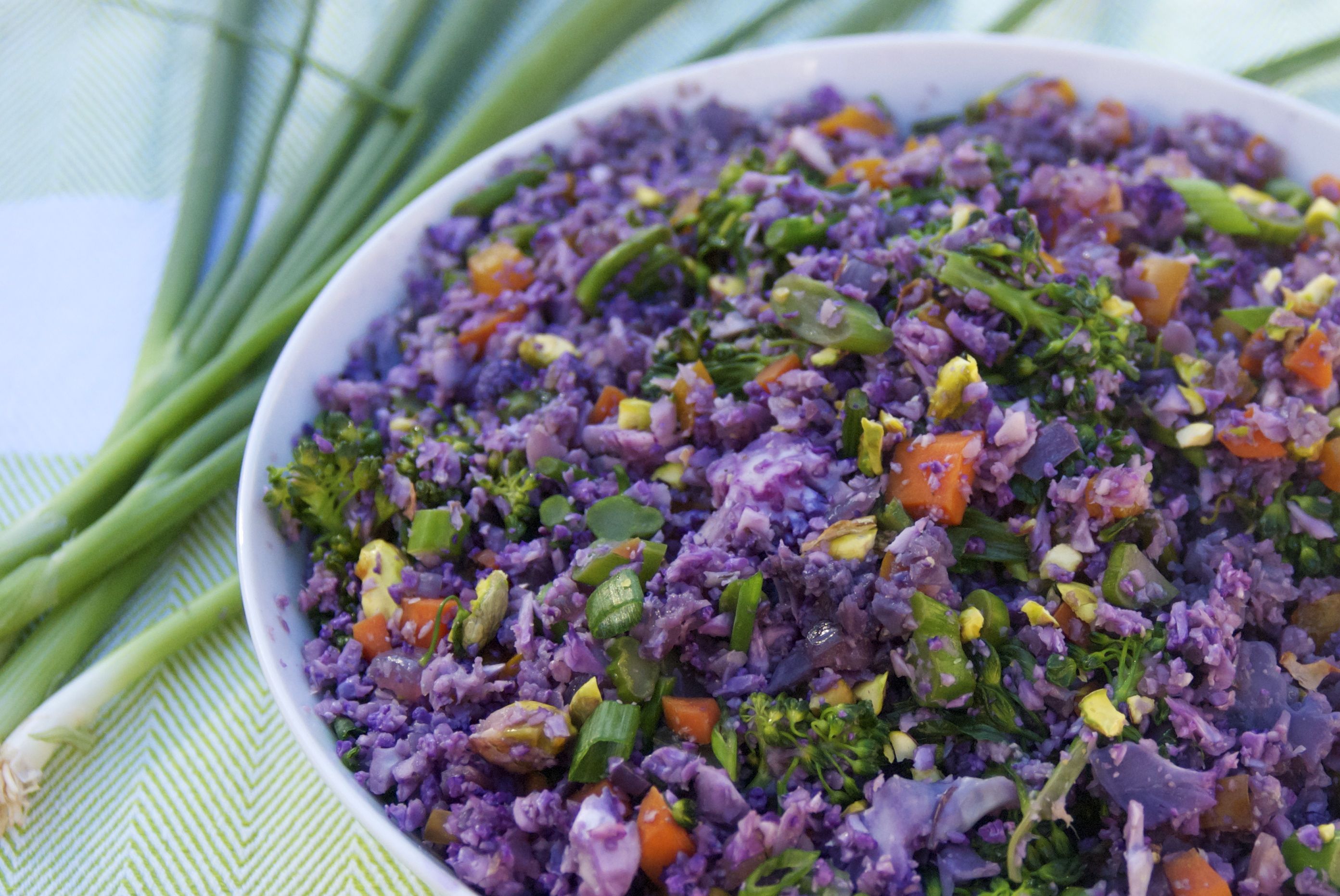 Что можно приготовить из цветная. Фиолетовый салат. Салат из фиолетовой капусты. Салат с базиликом фиолетовым. Базилик фиолетовый блюда.